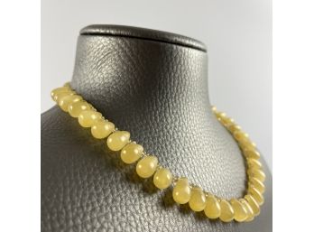 A 16' Gorgeous Yellow Jade  And Citrine Choker With Tear Drop Stones - 18K Clasp