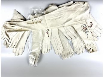 A Group Of 20 White Kid Gloves - Beautiful Condition - Some Embroidered - Size 6.5