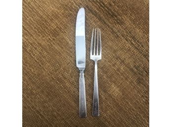 A Set Of Towle Sterling Silver Child Fork And Knife -tw 2.8oz