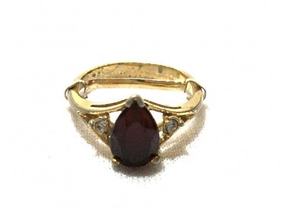 Vintage Avon Gold-tone Ring W/ Deep Red Stone - Size 4/5