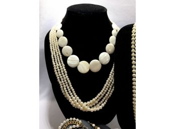 Grouping Of 10 Pearl/mother Of Pearl Necklaces
