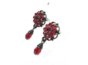 Gorgeous Red Stone Earrings Set In Gunmetal