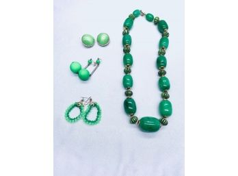 Vintage Chunky Green Bead Necklace W/ 3 Pairs Of Earrings