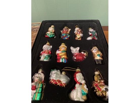 Vintage Very Hard To Find Set Of Cat And Dog Glass Christmas Ornaments In Display Case