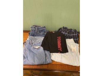 Lot Of Womens Pants Including Tommy Jeans, Divided, Forever 21, Hollister
