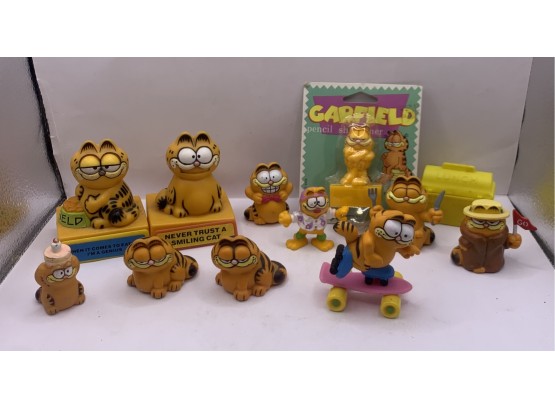 Lot Of 13 Miscellaneous Garfield Toys/collectibles