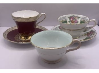 Lot Of 3 Teacups And 2 Saucers