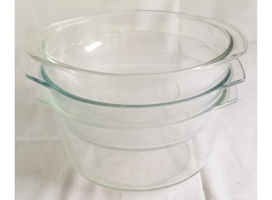 3 Vintage Pyrex Mixing Bowls With Handles - One Hard To Find Size 3 Quarts.