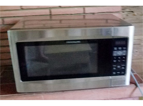 Frigidaire Stainless Steel Household Microwave Oven  Model No. FFCE2278LS