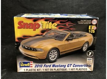 Snap Tite 2010 Ford Mustang GT Convertible 1 Plastic Kit