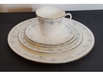 Royal Doulton 'Angelique' China Place Setting