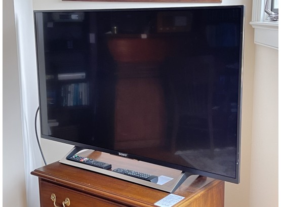 Sony Tabletop Flat Screen TV With Remotes
