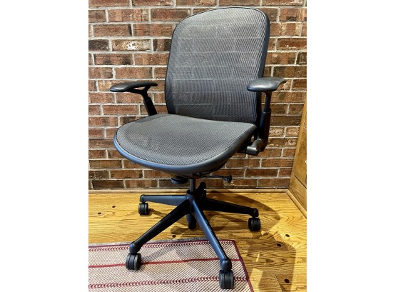 Knoll Ergonomic Rolling Office Chair With Mesh Seat And Back (1 Of 2)