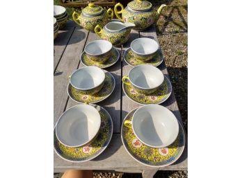 Beautiful Vintage Chinese Mun Shou Longevity Yellow Famille Rose Porcelain Tea Set