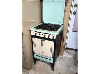 Adorable ART DECO Style Apartment Stove 1930s - 1940s - Continental Stove Corporation - Great Colors Flip Top