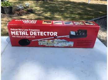 USED ONCE - Very Nice MICRONTA / RS Deluxe Low Frequency Metal Detector With Original Box - Used To Find Keys