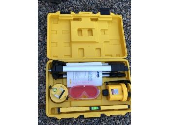 Very Nice ALTON Professional Multi Beam Laser Level Kit - With Case - Tripod - Booklet - Goggles & More !