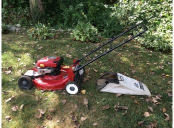 Like New CRAFTSMAN 22' Lawnmower With Bag - Self Propelled - Briggs & Stratton Engine - GREAT QUALITY !