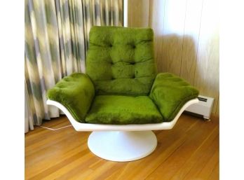 Space Age Fiberglass Tulip Style Swivel Lounge Chair With Olive Green Cushions