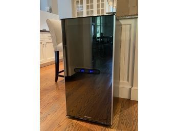 Wine Enthusiast Wine Refrigerator  (LOC W1)
