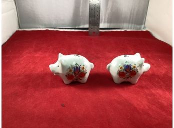 Vintage Set Of Reutter Germany Salt And Pepper Pig Shakers Good Overall Condition