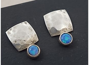 SMALL VINTAGE HAND HAMMERED STERLING SILVER OPAL EARRINGS
