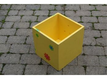 15' Painted Box Or Stand