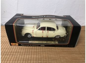Maisto 1/18 Scale Model Car Die Cast 1959 Jaguar Mark 2 Special Edition Cream - New In Box