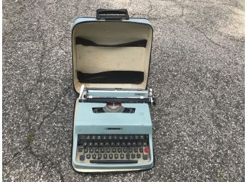 Vintage Olivetti Underwood Typewriter In Blue Leather Case - Still Works!