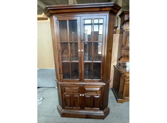 Traditional Style Corner Hutch With Glass Shelves