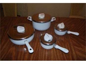 4 Cookware Pots With Lids