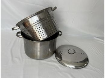 Spaghetti Pot With Built-In Strainer