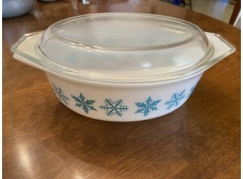 One Vintage Pyrex Snowflake Casserole Dish (1 1/2 Qrt)