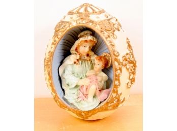 Ceramic Egg With Baby Jesus And Mary Scene