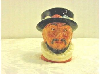 ROYAL DOULTON 3 1/2 Inch TOBY- BEEFEATER D6233