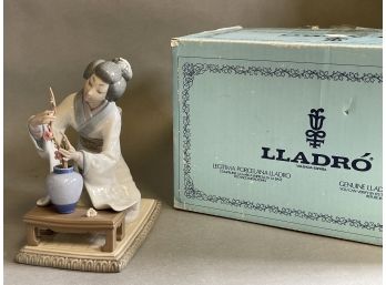 Lladro Geisha Flower Decorator In Original Box, Finger Repair