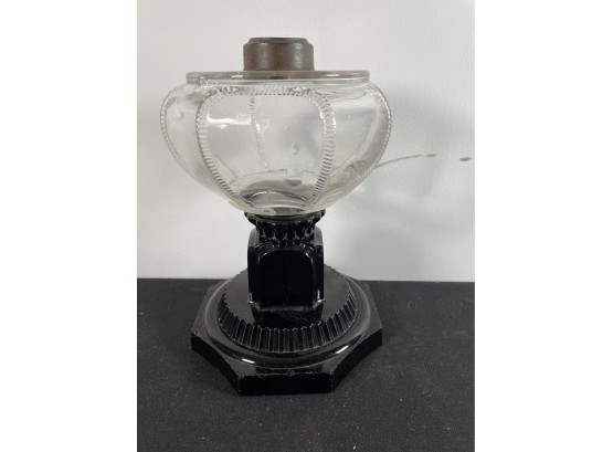 ONYX AND CLEAR GLASS PEARPOINT OIL LAMP