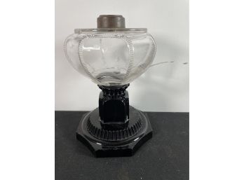 ONYX AND CLEAR GLASS PEARPOINT OIL LAMP