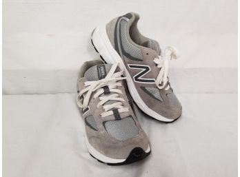 Children's New Balance Gray Suede And Mesh Running Sneaker Size 3.5Y