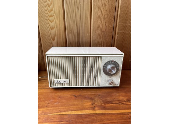 General Electric T1150B - Solid State AM Radio
