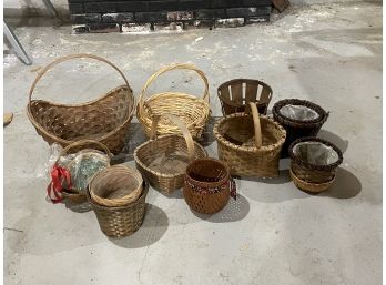 Lot Of 13 Baskets