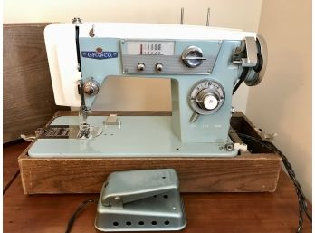 G FOX & Co Retro Look Sewing Machine