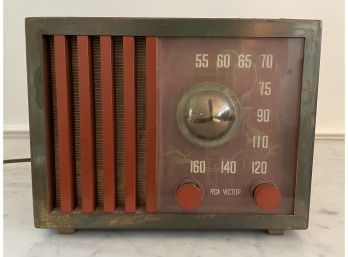 1948 RCA Victor Red Lacquered Tabletop Radio With Asian Decoration, Model 75X18 - In Working Condition