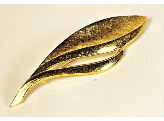 Vintage 1960s Gold Tone Leaf Form Brooch Pin