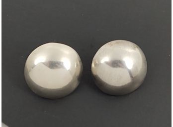 VINTAGE MID CENTURY STERLING SILVER BUTTON SCREW BACK EARRINGS SIGNED AMY GATH