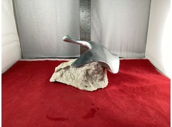 Hoselton Canada Stingray Metal Art Sculpture On A Rock Signed And Numbered Good Vintage Condition