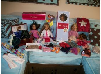 Incredible HUGE Lot Of American Girl Doll Items - 4 DOLLS  + Trunk + Accessories - 65+ Pieces!