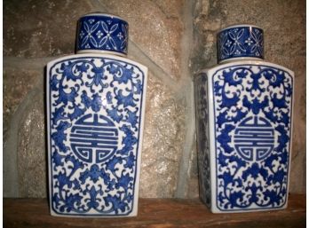 Fabulous Pair Of Blue And White Chinese Lidded Vases - No Damage