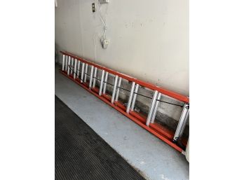 A Werner 20 Foot Extension Ladder - Fiberglass - Non Conductive