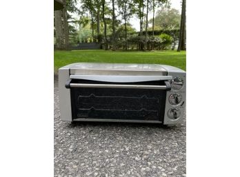 A De'Longhi Countertop Convection Toaster Oven - Model EO 2158
